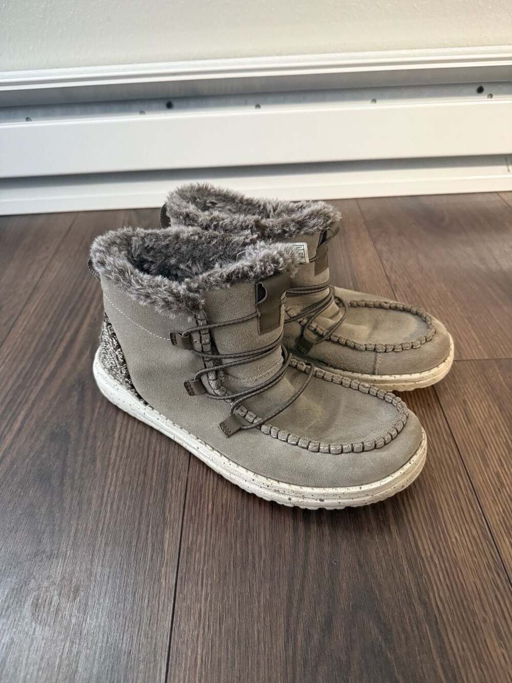 HEYDUDE Women's Lea Grey Fur-Lined Ankle Boots Size 7